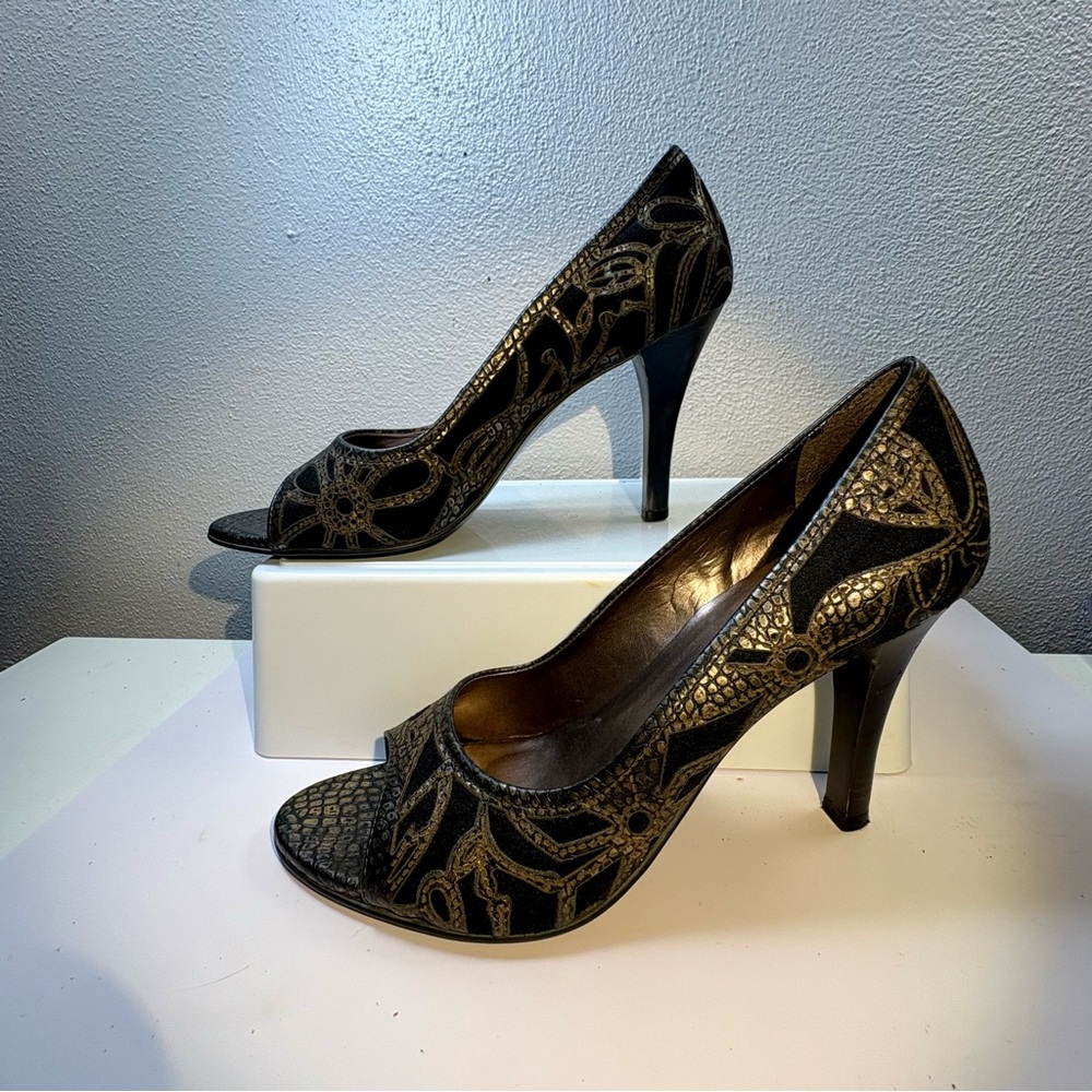 Carlos by Carlos Santana Black & Copper Embossed Leather Peep Toe Heels 6.5M